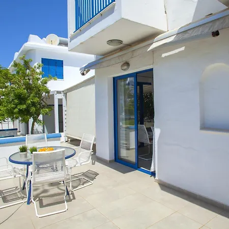 Villa Nicol 4 *